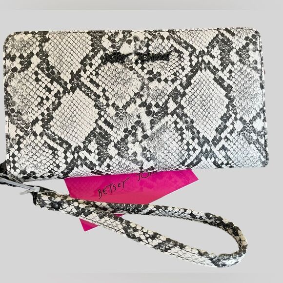 Betsey Johnson Zip Around Large Wallet Wristlet Snakeskin NWT - Picture 1 of 10